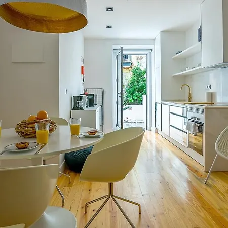 Plum Guide - The Hillside Nest Apartment Lisbon