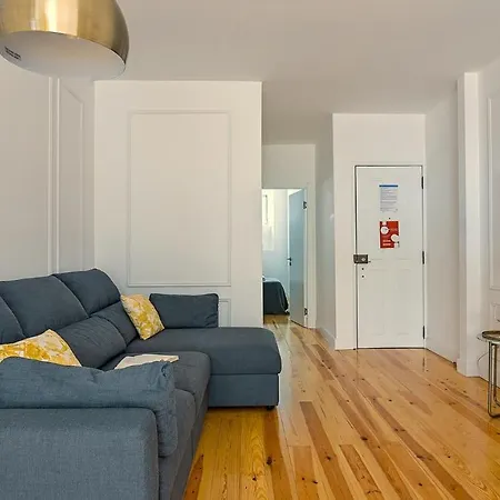 Apartment Plum Guide - The Hillside Nest Lisbon