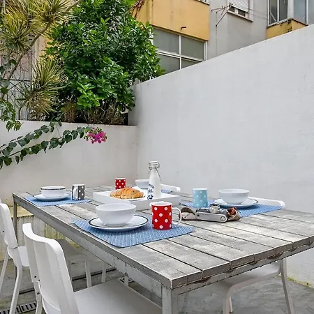 Plum Guide - The Hillside Nest Apartment *