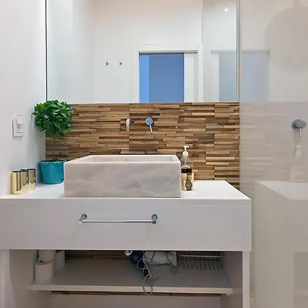 Plum Guide - The Hillside Nest Apartment Lisbon