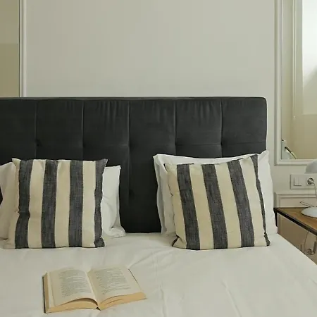 Plum Guide - The Hillside Nest Apartment *